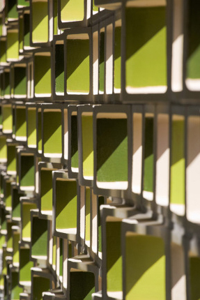 Mestura Arquitectes, Martinet School, Barcelona, Bunte Fassaden