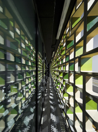 Mestura Arquitectes, Martinet School, Barcelona, Bunte Fassaden