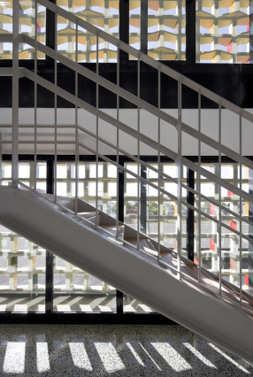 Mestura Arquitectes, Martinet School, Barcelona, Bunte Fassaden