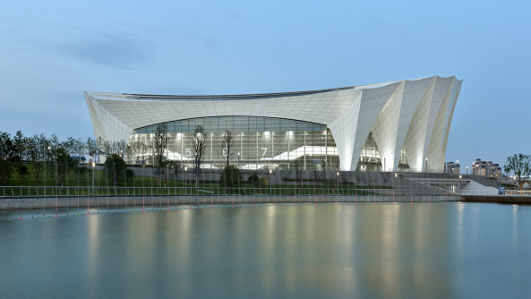 gmp Architekten von Gerkan, Marg und Partner, Arup, Schlaich Bergermann und Partner, Shanghai Oriental Sports Center (SOSC), Weltmeisterschaft des Schwimmweltverbands FINA, WES & Partner Landschaftsarchitekten