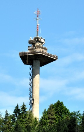 Der bestehende Turm von 1968 wird abgerissen