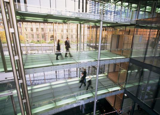 Bayer-Zentrale von Helmut Jahn in Leverkusen eröffnet