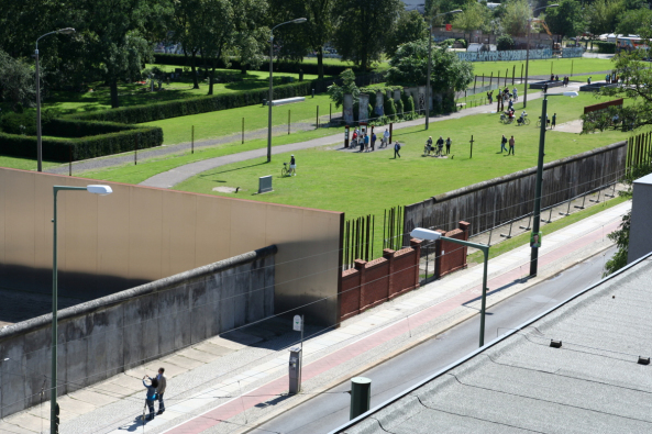 Gedenksttte Berliner Mauer, sinai Faust. Schroll. Schwarz. Freiraumplanung und Landschaftsarchitekten, Grenzstreifen Bernauer Strae, Fenster der Erinnerung, Zaun, Mauer, Corten-Stahl,  Erweiterunsgabschnitt Gedenksttte Berliner Mauer eingeweiht