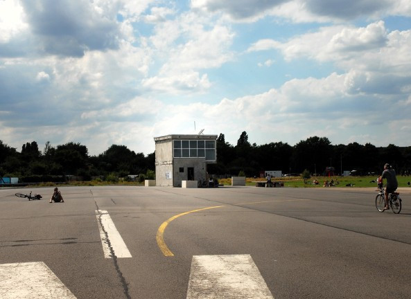 Plattenvereinigung, Flughafen Tempelhof, Regula Lscher