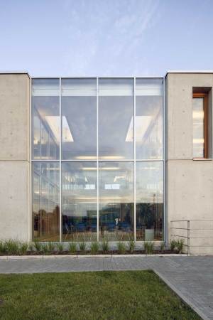 Hnxe, Anin Jeromin Fitilidis & Partner, Brogebude, Beton brut