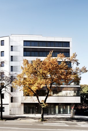 Nachkriegs-Brohaus in Berlin umgebaut