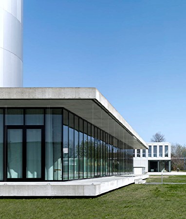 Im Vordergrund: das Wolkenlabor (2005)