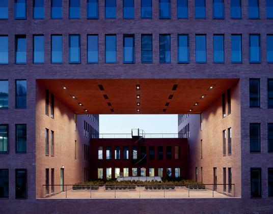 ASTOC-Gebäude am Holzhafen in Hamburg eröffnet