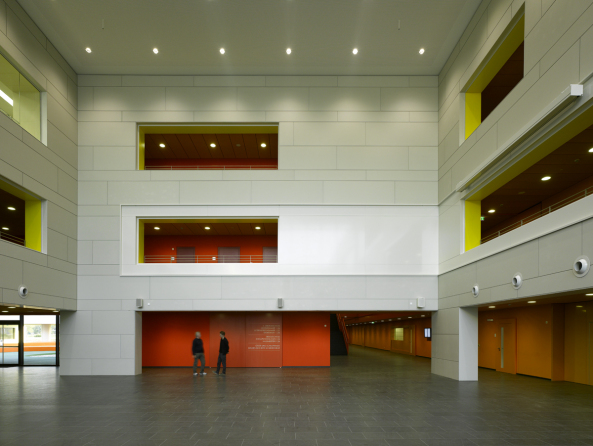 Realschule in Dachau fertig