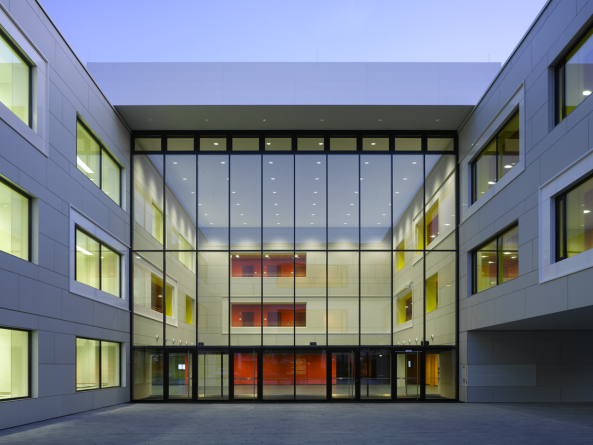 Realschule in Dachau fertig