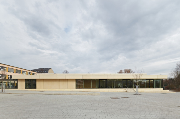 Schulsporthalle in Dresden fertig