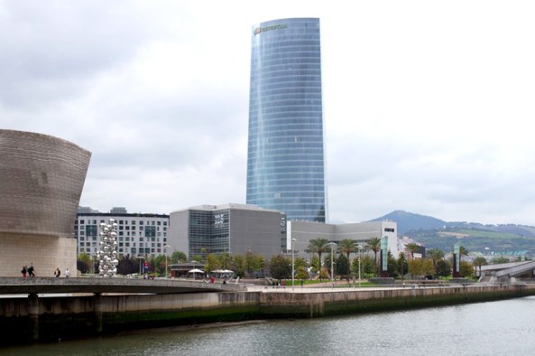 Hochhaus von Pelli in Bilbao fertig