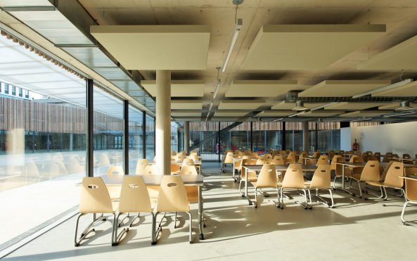 Schule von Feichtinger bei Paris fertig