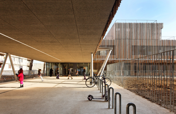 Schule von Feichtinger bei Paris fertig