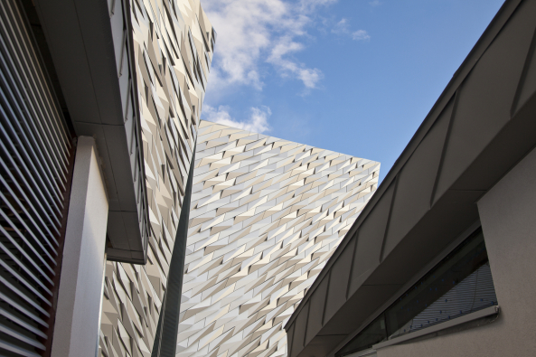 Titanic, Belfast, CivicArts/Eric R Kuhne & Associates, Todd Architects, Schiffsunglck