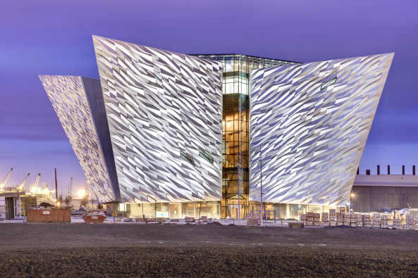 Titanic, Belfast, CivicArts/Eric R Kuhne & Associates, Todd Architects, Schiffsunglck