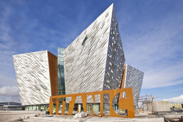 Titanic, Belfast, CivicArts/Eric R Kuhne & Associates, Todd Architects, Schiffsunglck