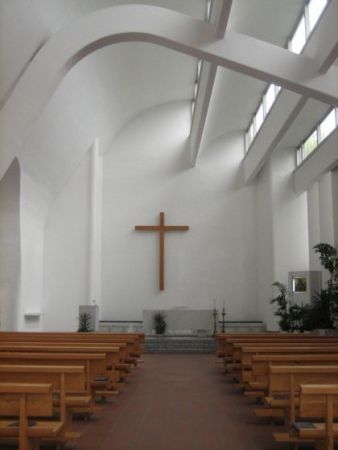 Innenraum der Kirche in Riola bei Bologna, Architekt Alvar Aalto, 1966 bis 1978.