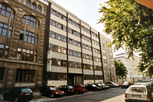 Richtfest fr Umbau eines Mbelkaufhauses aus den 70er Jahren in Berlin