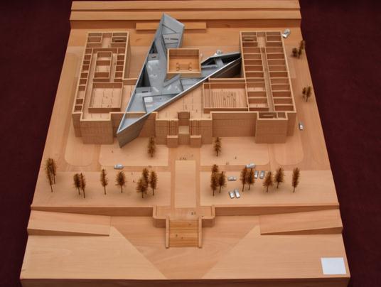 Libeskind stellt Plne fr Militrmuseum in Dresden vor