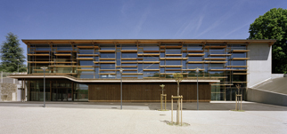 Sporthalle von Tekhn Architectes bei Lyon
