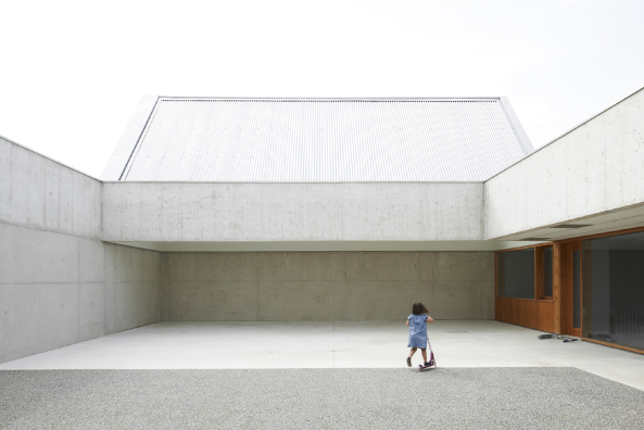 Javier Larraz, Iigo Beguiristain,  Iaki Bergera, Kindergarten in Berriozar, Nordspanien, Schulkreide, Lamellen