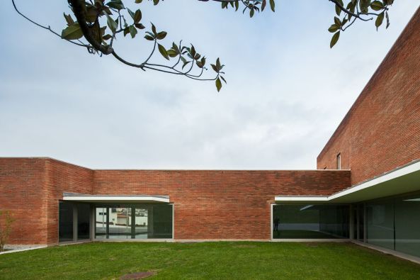 Feuerwehr, Alvaro Siza, Portugal, Santo Tirso, Klinker und Sichtbeton, Feuerwache in Portugal, Feuerwehrstation