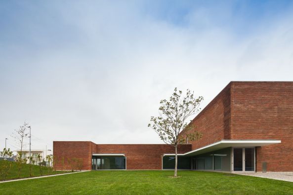 Feuerwehr, Alvaro Siza, Portugal, Santo Tirso, Klinker und Sichtbeton, Feuerwache in Portugal, Feuerwehrstation