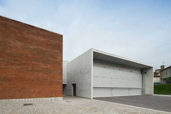 Feuerwehr, Alvaro Siza, Portugal, Santo Tirso, Klinker und Sichtbeton, Feuerwache in Portugal, Feuerwehrstation