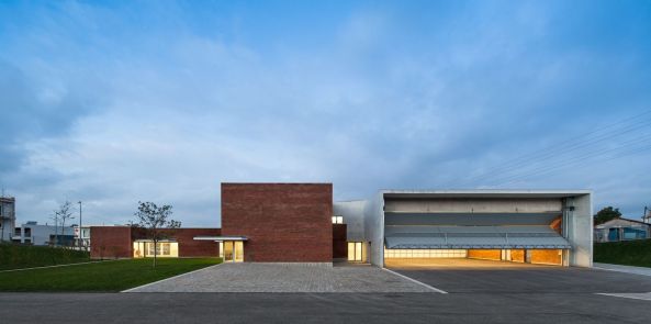 Feuerwehr, Alvaro Siza, Portugal, Santo Tirso, Klinker und Sichtbeton, Feuerwache in Portugal, Feuerwehrstation
