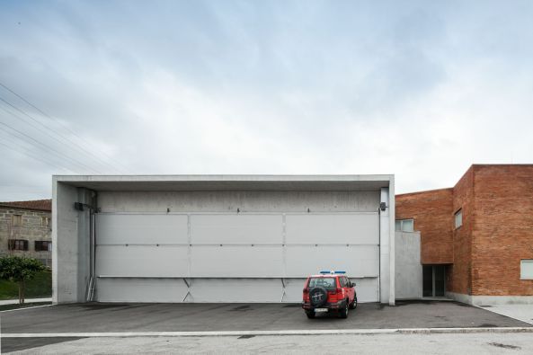Feuerwehr, Alvaro Siza, Portugal, Santo Tirso, Klinker und Sichtbeton, Feuerwache in Portugal, Feuerwehrstation