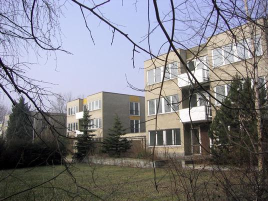 Ehemalige Botschaftsbauten in Berlin-Pankow abgerissen