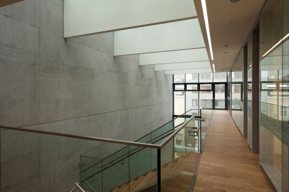 Musiktheater am Volksgarten Linz, Oper in Linz, Terry Pawson, Terry Pawson Architects, Bhne, Bauten fr Musik, Archinauten Dworschak  Mhlbachler Architekten, Architektur Consult, Linz, Travertin, Fassade