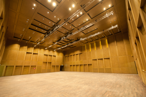 Musiktheater am Volksgarten Linz, Oper in Linz, Terry Pawson, Terry Pawson Architects, Bhne, Bauten fr Musik, Archinauten Dworschak  Mhlbachler Architekten, Architektur Consult, Linz, Travertin, Fassade