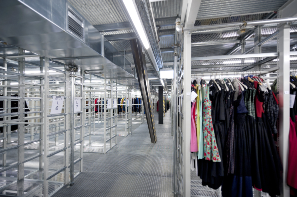 Musiktheater am Volksgarten Linz, Oper in Linz, Terry Pawson, Terry Pawson Architects, B�hne, Bauten f�r Musik, Archinauten Dworschak � M�hlbachler Architekten, Architektur Consult, Linz, Travertin, Fassade