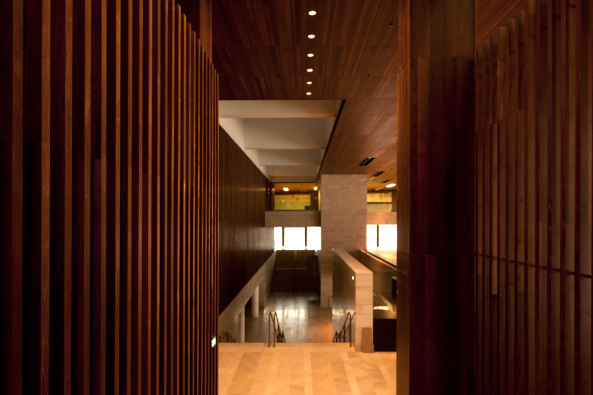 Musiktheater am Volksgarten Linz, Oper in Linz, Terry Pawson, Terry Pawson Architects, B�hne, Bauten f�r Musik, Archinauten Dworschak � M�hlbachler Architekten, Architektur Consult, Linz, Travertin, Fassade