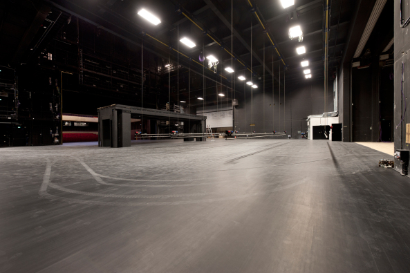 Musiktheater am Volksgarten Linz, Oper in Linz, Terry Pawson, Terry Pawson Architects, B�hne, Bauten f�r Musik, Archinauten Dworschak � M�hlbachler Architekten, Architektur Consult, Linz, Travertin, Fassade