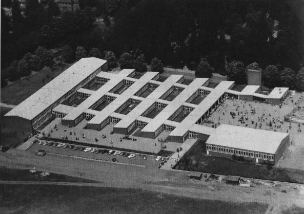 Luftbild der Schule von 1960