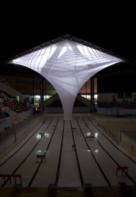 The Accumulator  Installation in englischem Schwimmbad