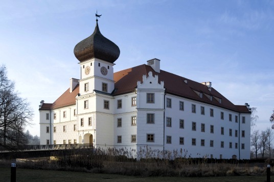 Hild und K haben Wasserschloss in Bayern umgebaut