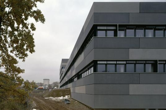 Physikinstitut in Chemnitz eingeweiht