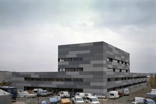 Physikinstitut in Chemnitz eingeweiht