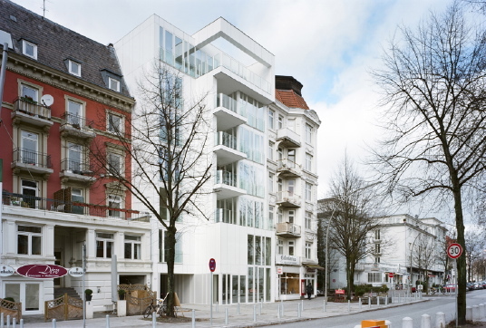 Wohnhaus in Hamburg von Blauraum Architekten fertig