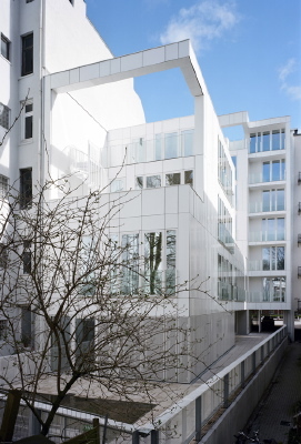 Wohnhaus in Hamburg von Blauraum Architekten fertig