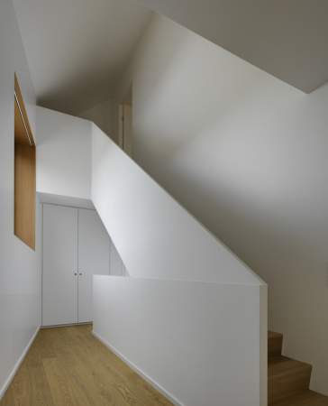 Clavien Rossier Architectes (Genf), Villa in Genf, Wohnhaus in der Schweiz, Beton und Holz, Minimalismus, Beton und Berge, Baunetz, Ungew�hnlich Wohnen, Kleinod, Zeitgen�ssische Architektur aus der Schweiz, Geneve, Villa 2 in 1