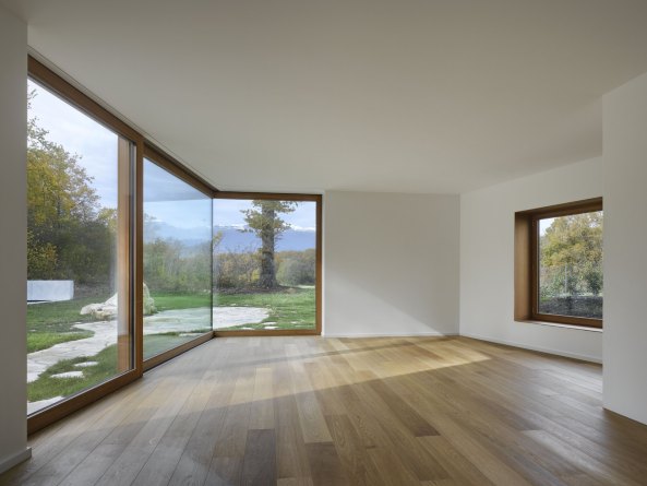 Clavien Rossier Architectes (Genf), Villa in Genf, Wohnhaus in der Schweiz, Beton und Holz, Minimalismus, Beton und Berge, Baunetz, Ungew�hnlich Wohnen, Kleinod, Zeitgen�ssische Architektur aus der Schweiz, Geneve, Villa 2 in 1