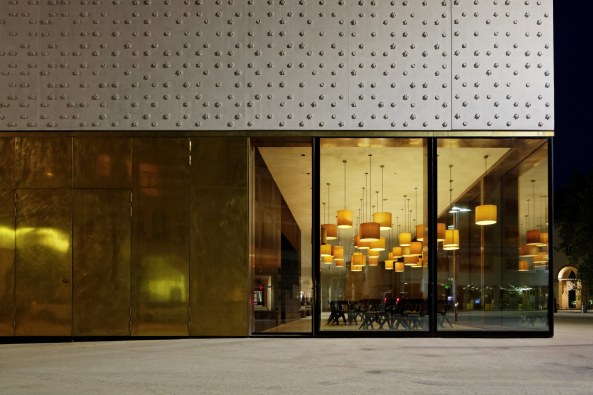 Betonblten in Bregenz, Voralberger Landesmuseum, Cukrowicz Nachbaur Architekten, Bregenz, Peter Zumthor, Beton, Fassade, Ornament, PET-Flaschen, Fassadenschmuck, Umbau, Weiterbauen, Voralberg Museum, Bodensee