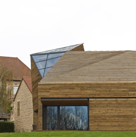 Holzfassade, Holzarchitektur, Gemeindezentrum, Burgund, Mehrzweckhalle