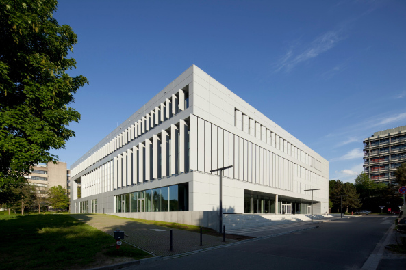 Hörsaalgebäude von Heide Architekten in Darmstadt