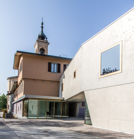 Pfarrzentrum, Betonskulptur, Bergamo, Gianluca Gelmini, Italien